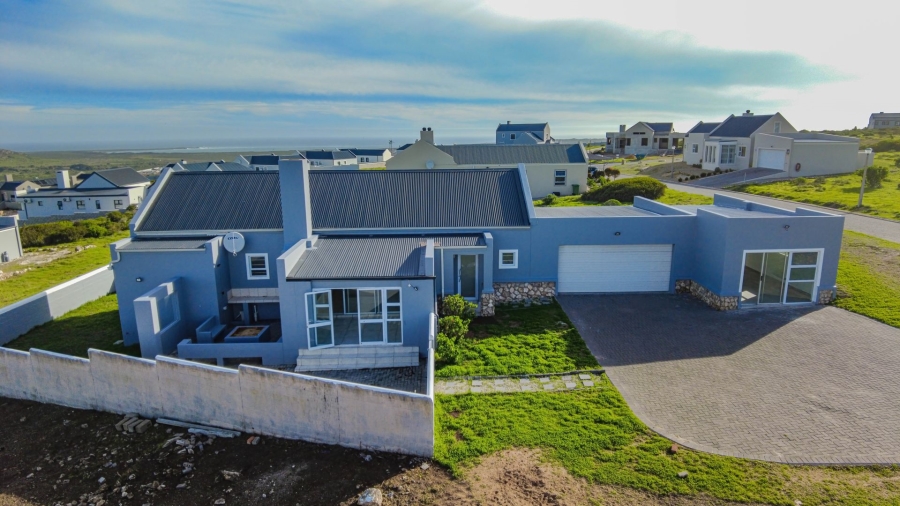 4 Bedroom Property for Sale in Hoogland Western Cape